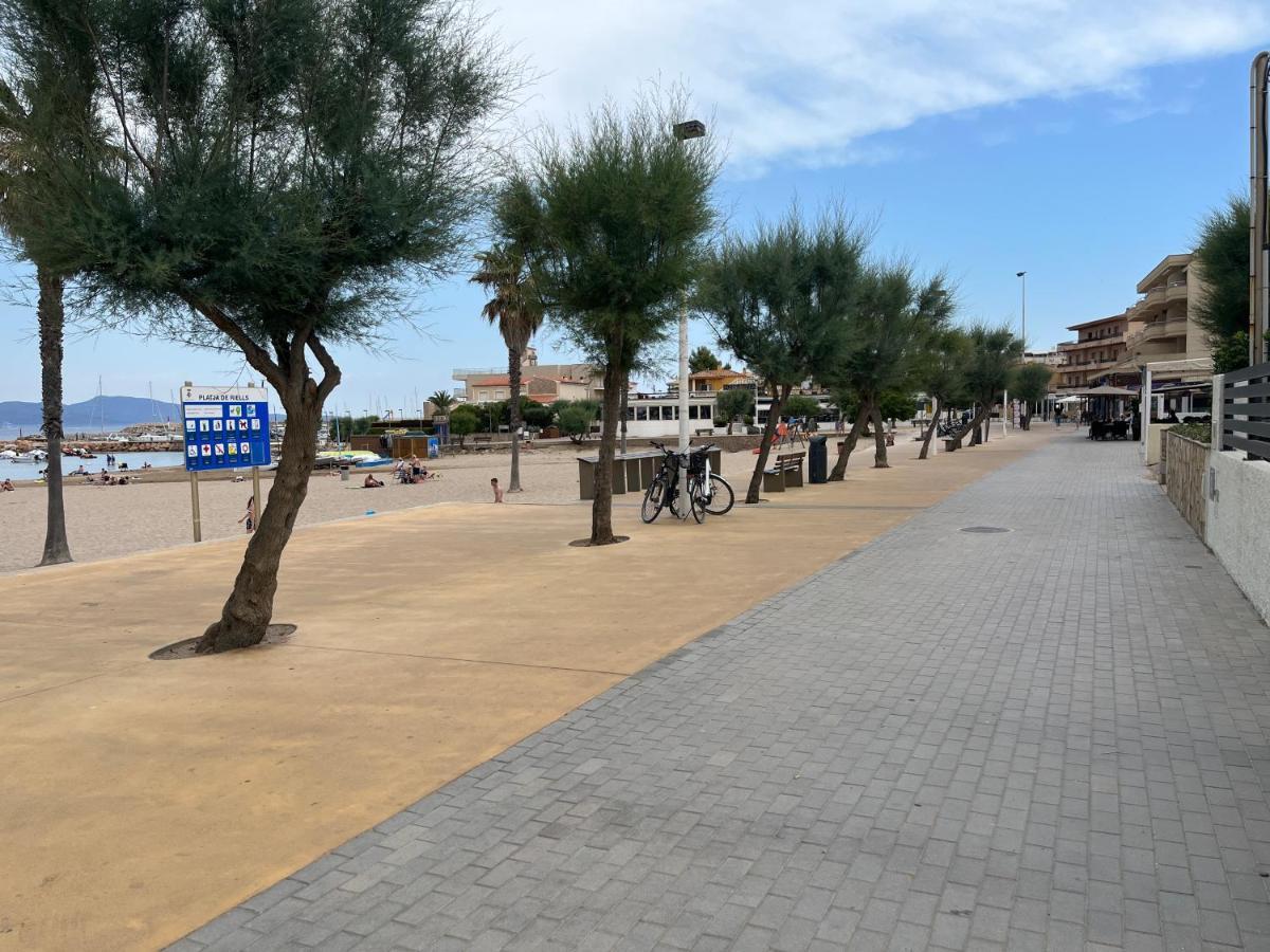 Apartamento En La Playa. Free Parking. Free Wifi L' Escala Eksteriør bilde